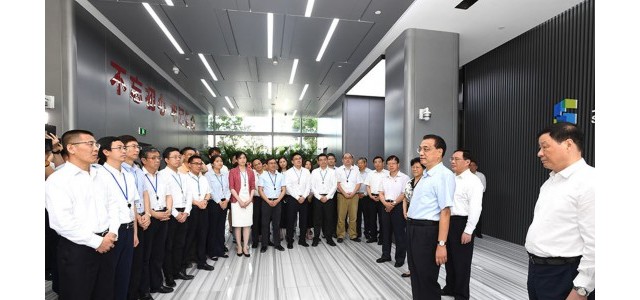 李克强在上海考察时强调 以更大力度改革开放促发展惠民生