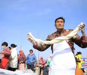 央媒评山东“拉面哥”走红:为质朴和真诚点赞!