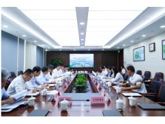 政府开放月丨公众代表受邀列席临港新片区管委会主任办公会，审议养老服务设施布局专项规划