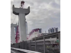 直击地铁11号抢修现场，线路电力设备多处受损，附近塔吊已停工